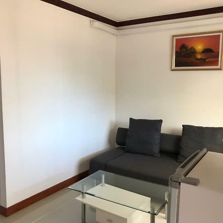 Angelina Guesthouse Patong Esterno foto
