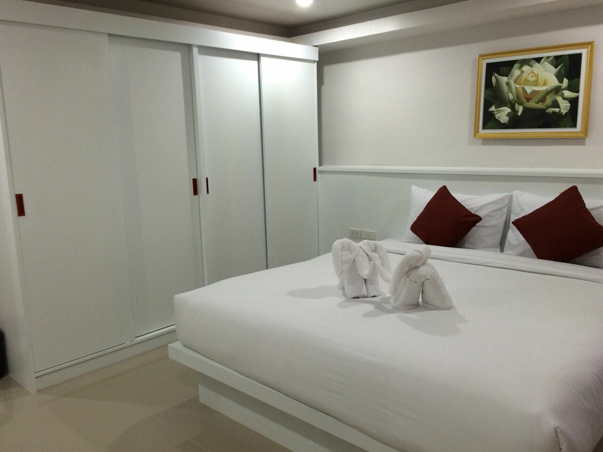 Angelina Guesthouse Patong Esterno foto