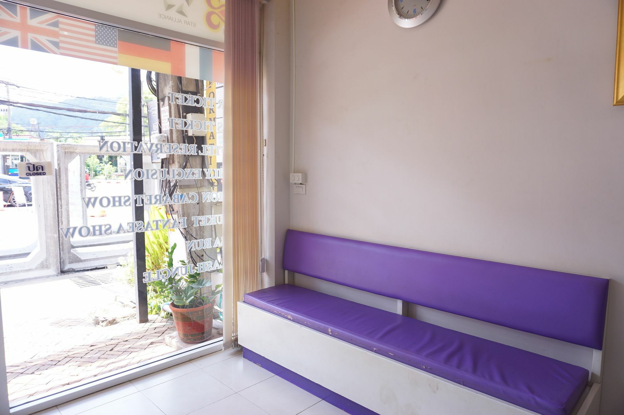 Angelina Guesthouse Patong Esterno foto