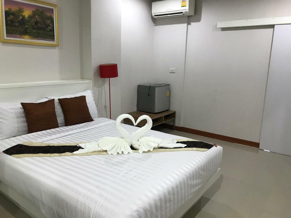 Angelina Guesthouse Patong Esterno foto