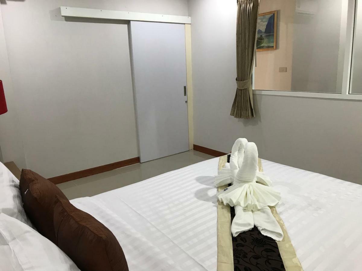 Angelina Guesthouse Patong Esterno foto