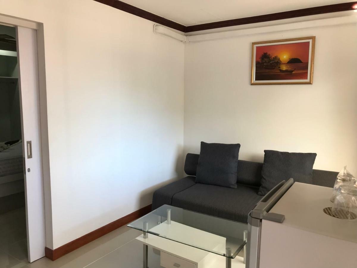 Angelina Guesthouse Patong Esterno foto